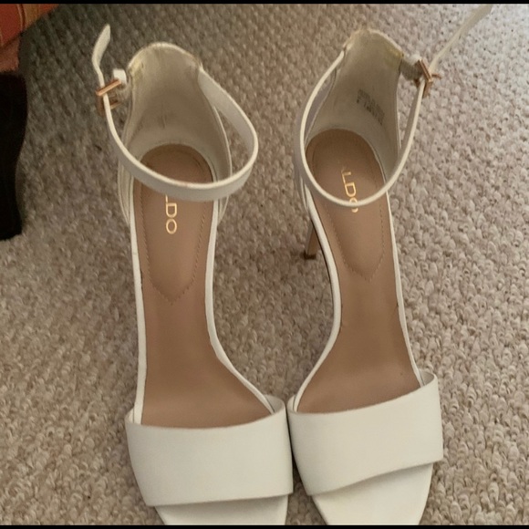 ⚠️SOLD⚠️ Aldo, White Strappy Sandals (SIZE 8) - Picture 3 of 4